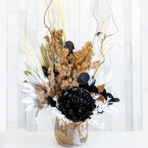 Elegant Black and Gold Flower Arrangements: A Sophisticated Fusion of Beauty and Glamour